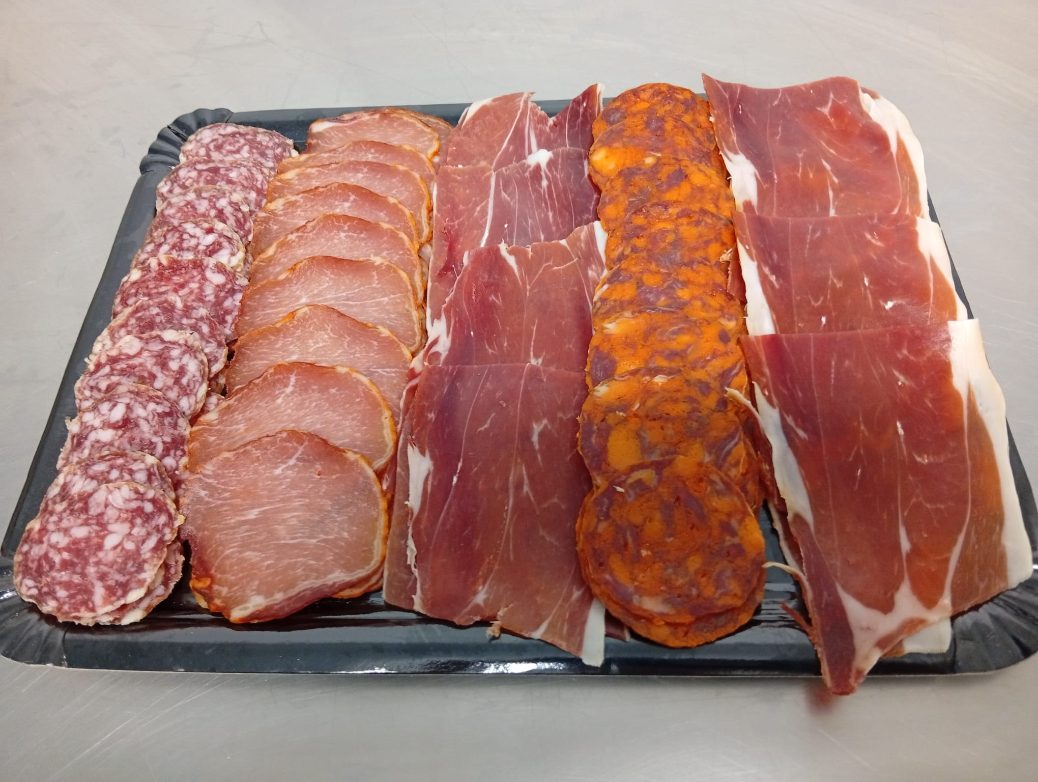 Bandeja surtido de embutidos Ibéricos y jamón, Ibéricos cebo campo, calidad SUPREMA