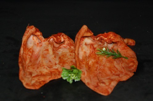 Oreja de cerdo adobada curada UD.
